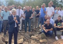 Mes lotësh varroset Ismajl Vishi, pjesëmarrës edhe Ali Ahmeti