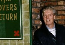 Vdes në moshën 87-vjeçare ylli i “Coronation Street” Geoffrey Hinsliff