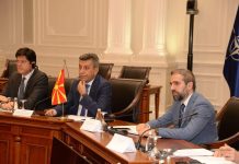 Mexhiti takoi ambasadorët e huaj në Shkup