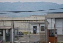 Drogë dhe telefona me dronë në burgun e Peqinit, Forcat Speciale kryejnë kontrolle