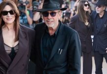 Monica Bellucci merr vëmendjen me një kostum elegant, ndërsa shfaqet krah partnerit të saj Tim Burton në Festivalin e Filmit në San Sebastian