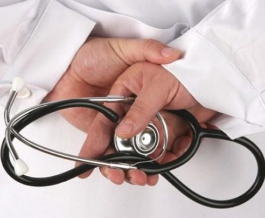 Mjeku mori 11,400 euro për një muaj!