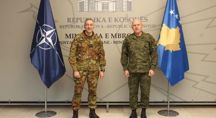 Komandanti-i-Forces-se-Sigurise-se-Kosoves-gjenerallejtenant-Bashkim-Jashari-ka-pritur-ne-takim-komandantin-e-KFOR-it-gjeneralmajor-Enrico-Barduani.