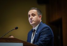 Selmanaj: Kurti dhe koalicioni qeverisës po shkatërrojnë themelet e shtetit demokratik