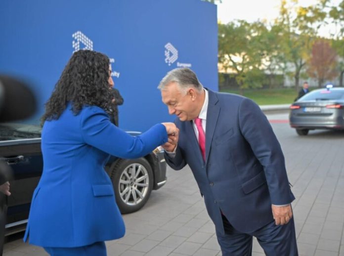Presidentja-e-Kosoves-Vjosa-Osmani-dhe-Presidenti-i-Hungarise-Viktor-Orban.-768x570