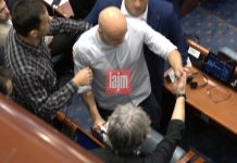 Shmanget incidenti fizik mes Apasievit dhe deputetëve të VMRO-së (Video)