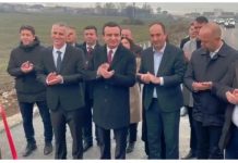 Kurti e pret shiritin për segmentin 5 kilometërsh, pjesa tjetër e rrugës Prishtinë- Mitrovicë thuhet se kryhet më 2025