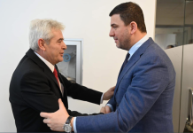 Memli Krasniqi takohet me Ali Ahmetin: Cenimi i përdorimit të gjuhës shqipe nuk i kontribuon bashkëjetesës ndëretnike