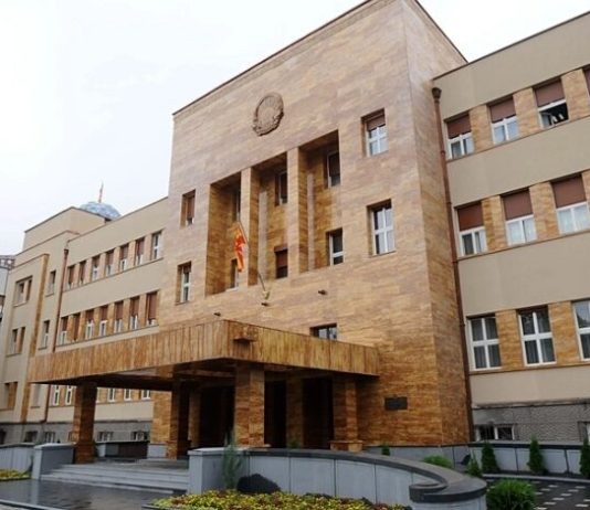 “Keqpërdorimi i fotove intime” bëhet vepër penale