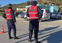 Drejtuesi i “pabindur” merr përpara policët në Fresk! Agjenti i krimeve përfundon te Trauma me fraktura të shumta