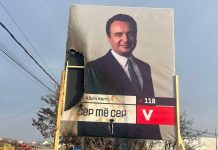 Digjet baneri i kryeministrit Kurti në Skënderaj