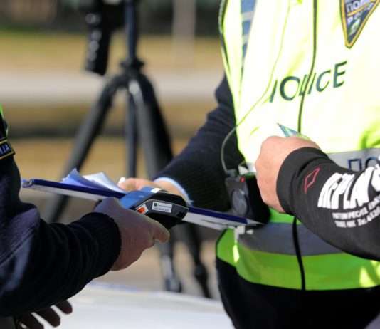 U përpoq ta korruptoj policin, kurse ky i fundit e arrestoi