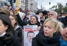Protesta në Stamboll në mbështetje të liderit të arrestuar të opozitës, Ekrem Imamoglu
