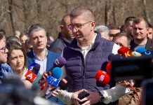 Mickoski: Mbi 30 projekte kapitale me rreth dy miliardë denarë investime në arsim