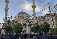 Besimtarët muslimanë sot festojnë Fitër Bajramin