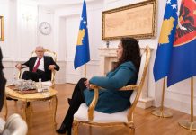 Ali Ahmeti pritet nga presidentja Vjosa Osmani në Prishtinë