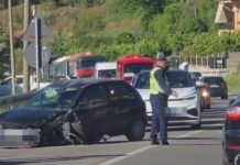 Autobusi përplaset me një veturë në aksin Elbasan-Peqin, disa të lënduar