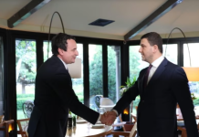 Kurti i thërret në takim liderët e PDK dhe LDK, në tentim për ta zhbllokuar konstituimin e Kuvendit