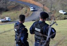 Vidhen tabelat sinjalizuese në tri zona kufitare