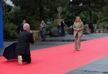 ‘‘E bën që të jetë…’’, Meloni ‘zbulon’ arsye se pse Rama i ulet në gjunjë sa herë e sheh