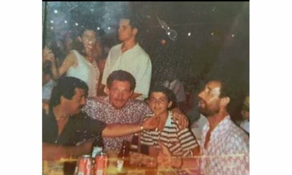 Publikohet një fotografi e rrallë e tri ikonave të humorit “Treshi përsheshi”
