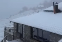 Kosovë, bora mbulon fshatin Strellc në mes të pranverës