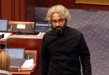 Përplasje mes Dimitar Apasiev dhe Petar Ristevski në korridoret e Kuvendit, ndërhyn sigurimi