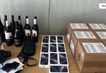 Operacioni policor “In” në port të Durrësit, sekuestrohen 116 celularë dhe shishe me verë