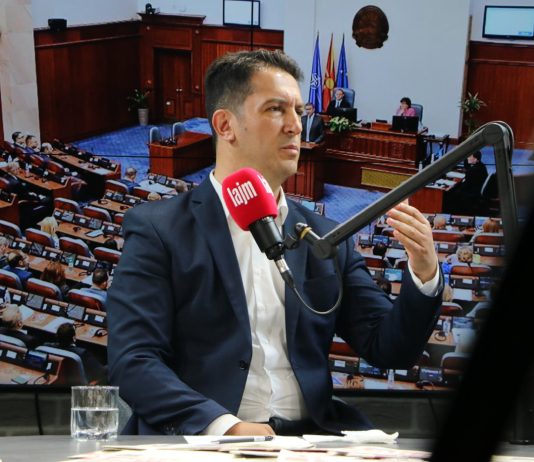 Gjuha shqipe sipas zëvendëskryeministrit të parë Bekim Sali nuk është zyrtare