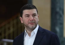 Krasniqi: Rrugëdalja është e qartë, VV-ja duhet ta ndërrojë kandidaten