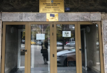 BE shton presionin për rikthimin e gjyqtarëve serbë në Mitrovicë, Kosova në dilemë