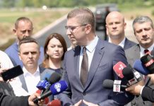 Mickoski: Dëmi i shkaktuar nga një prej ish-ministrave tanë, i cili negocioi për identitetin tonë, do të mbahet mend