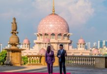 Osmani publikon pamje nga pritja shtetërore që iu bë në Malajzi