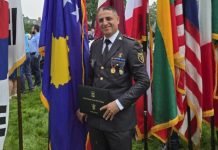 FSK forcon udhëheqësin strategjike, oficeri diplomon në SHBA