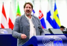 Komiteti për punë të jashtme i Parlamentit Evropian e miratoi raportin e Vajcit për vendin