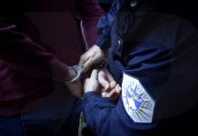 Tre të arrestuar në Prishtinë – konfiskohet një armë dhe fishekë