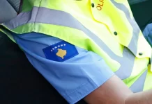Rrihen disa zyrtarë policorë në Prishtinë, i dyshuari dërgohet në psikiatri