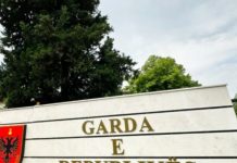 Gjendet pa shenja jete në veturën e tij punonjësi i gardës së Republikës, 47-vjeçari dyshohet se është vetëvrarë