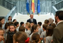 Gashi pret nxënësit e shkollës verore të Myftinisë së Shkupit: Fëmijët janë forca që formëson të ardhmen