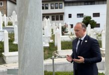 Kryetari i Kuvendit, Afrim Gashi pas Srebrenicës viziton edhe varrin e Presidentit historik, Alija Izetbegoviq