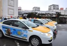 Grabitje si në filma në qendër të Shkupit: Taksisti i kërkon telefonin pasagjerit, i vjedh edhe çantën dhe arratiset