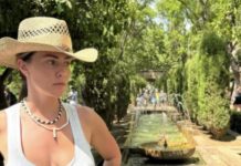 Olta Gixhari lajmërohet nga pushimet në Spanjë, vë në pah gjoksin gjigant