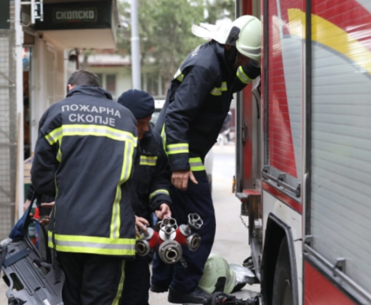 Shkuan për ta shuarr hambarin, sulmohen fizikisht dy zjarrfikës