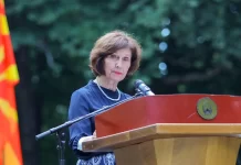 Siljanovska-Davkova: Për shkak të ndarjes artificiale nga BE-ja dhe për arsye ekonomike, qytetarët synojnë shtetësinë e fqinjëve
