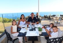 Albatrit Muçiqi po shijon pushimet me familjen në Greqi