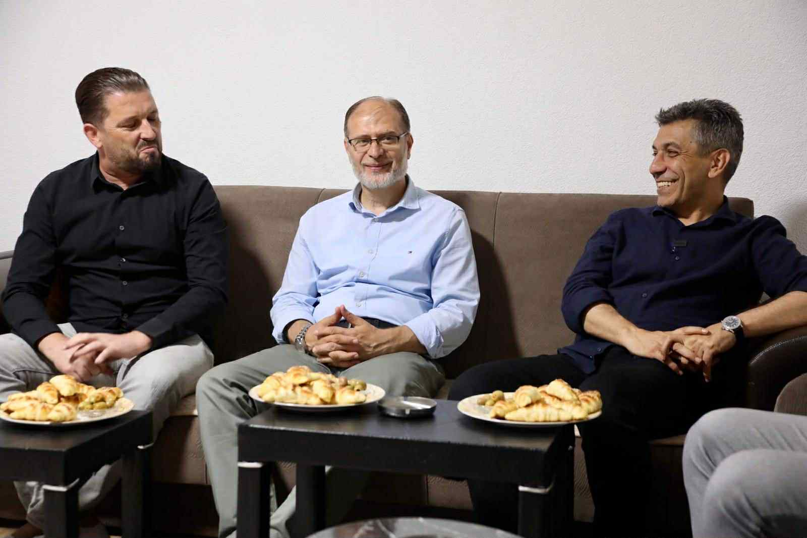 Mexhiti  Në konakun e familjes së luftëtarëve Suat e Gani Bushi  u vulos mesazhi se rruga e fitores kalon përmes përkrahjes qytetare