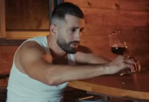 Jozi sjell këngën e re “Po shprehem”