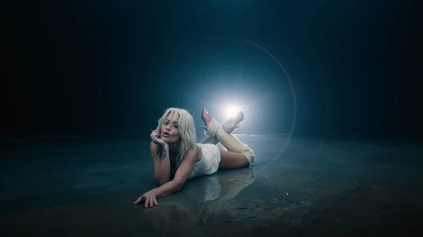 Me pamje të re dhe koreografi sensuale, Rita Ora publikon klipin e ri “All Natural”