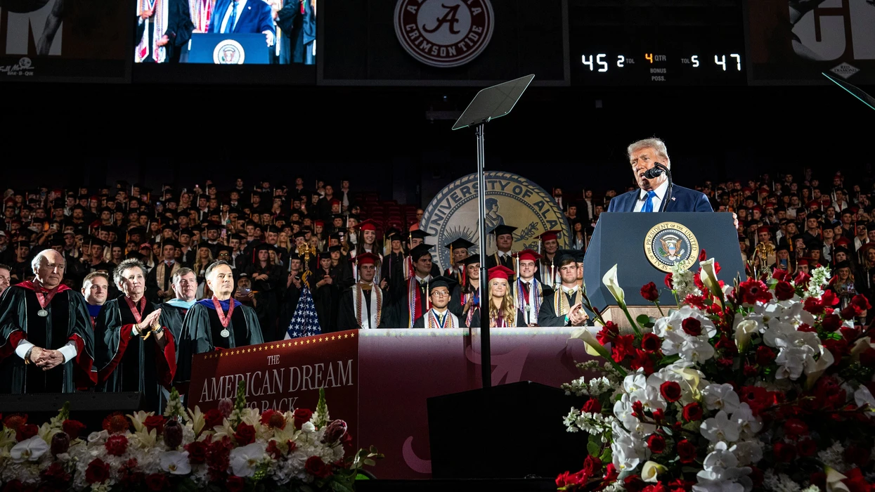 Mbi 100 mijë punonjës universitetesh paditën administratën Trump