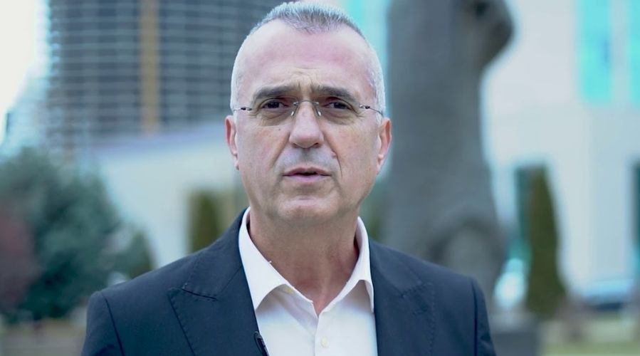 Si ndiheni sot ju  mediumet që me mburrje e ftuat Fatmir Shehollin nëpër emisione dhe i dhatë hapësirë sikur të ishte zë autoriteti 